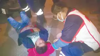 El joven fue trasladado al hospital regional por elementos de la Cruz Roja.