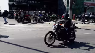 Al final de la competencia se premió al ganador de acuerdo al número de la carta mayor. Fotos: Por Esto!