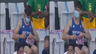 Captan a Tom Daley tejiendo en la final de trampolín: VIDEO