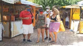 Los visitantes acudieron al corredor artesanal del municipio. Fotos: David Collí.