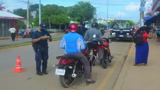 Realizan operativo en José María Morelos para evitar sobrecupo en motocicletas