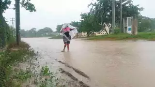 A las 19:30 horas de ayer se registró un fuerte aguacero en Hunucmá. Fotos: Por Esto!