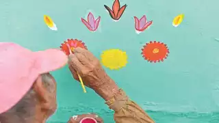 El hombre de 91 años trabajó 60 años inhumando cuerpos y, en lugar de retirarse, ahora se dedica a la decoración de tumbas. Fotos: Luis Pérez.