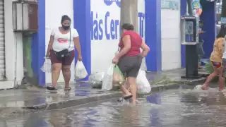 Algunos ciudadanos realizaron compras de pánico. Foto: José Pacheco.