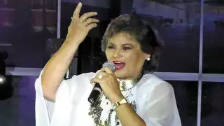 Ganó el premio a Mejor Intérprete en el Festival OTI 1983.