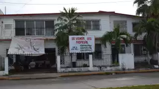 El líder de los pescadores acusa que un grupo disidente quiere vender las instalaciones de la agrupación. Foto: Fernando Kantún.