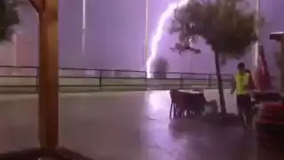 Los deportistas lograron retirarse antes del impacto.