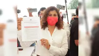 Leslie se registró como precandidata del PRI a la gubernatura de Quintana Roo