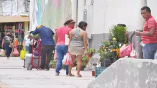 Locatarios se quejan del ambulantaje en el mercado de Ciudad del Carmen