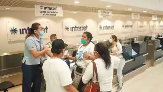 La Profeco emitió una alerta para que usuarios no compren boletos de esta línea aérea. Foto: Edwin Aguilar.