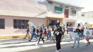 Marchan a favor del aborto legal en Ciudad del Carmen