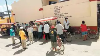 Los campesinos amenazaron con tomar las instalaciones si no les dan una solución a más tardar el 28 de octubre. Foto: Benito Cetina.