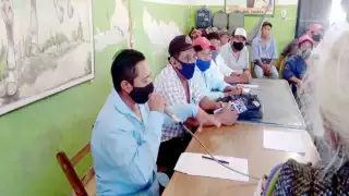 La comitiva abordó el tema de los pagos por el Tren Maya. Foto: Jorge Aké.