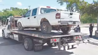 Un volquete y una camioneta fueron confiscadas por las autoridades.