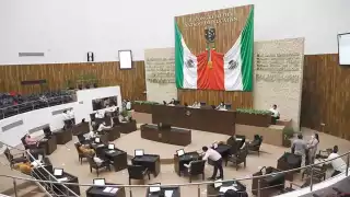 Legisladores señalan que el funcionario se retiró ante los señalamientos que lo acusan de tráfico de tierras ejidales. Foto: Martín Zetina.