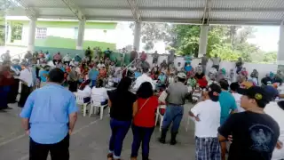 Los inconformes se reunieron el domingo para discutir sobre el paro. Foto: Erasmo Cruz.