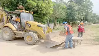 Fonatur se comprometió a utilizar mano de obra de los ejidos para realizar el bacheo y desmonte de las vías.