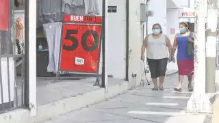 "No es como hace un año", se lamentaron los vendedores. Foto: Agustín Ferrer.