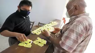 Señalan que las complicaciones en el trámite favorecen al mercado negro de aretes. Foto: Carlos Euán.