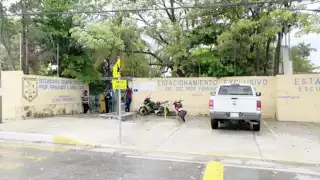 Sus familiares encontraron al adulto mayor en un pasillo del plantel. Foto: Dismar Herrera.