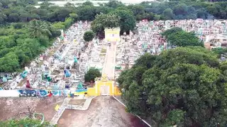 El camposanto de la ciudad que se caracteriza por su industria artesanal y zapatera, lució en silencio total. Foto: Concepción Noh.