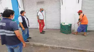 Las investigaciones indican que los exfuncionarios cobraban a los vendedores una cuota de 500 pesos al mes. Foto: Martín Zetina.