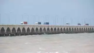 El proyecto contempla un cobro a los camiones de carga de 50 pesos por las maniobras dentro del municipio y que van al Puerto de Altura. Foto: Luis Pérez.