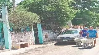 Cables de Telmex fueron arrasados por el paso de un camión de transporte pesado. Foto: Amir Mex Ayuso.