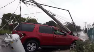 Son 10 los vehículos que fueron rescatados tras sufrir afectaciones en Cancún. Foto: Jazmín Rodríguez.