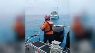Rescatan en Cozumel a ocho personas del yate "Capitán Leo"