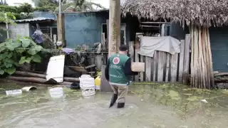 En Huay-Pix, 45 viviendas han sido afectadas y los propietarios se mantienen en ellas para resguardar sus pertenencias.