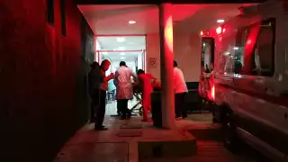 Cuatro personas fueron trasladadas a un centro médico debido a la gravedad de sus lesiones. Foto: Ricardo Jiménez.