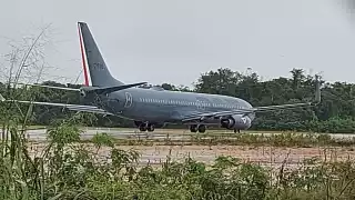 El avión llegó a la terminal a las 10:00 horas de este sábado