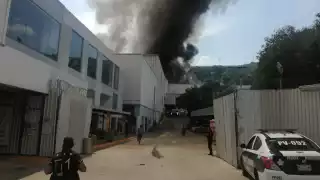 Incendio en fábrica de muebles en Edomex, controlado en 60%: Protección Civil