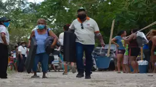 Los insumos fueron entregados a las familias afectadas por el Huracán Delta. Fotos: Mario Hernández