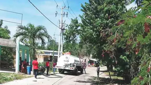 Los servicios de agua potable y electricidad han comenzado a restablecerse. Foto: Por Esto! Los servicios de agua potable y electricidad han comenzado a restablecerse. Foto: Por Esto!