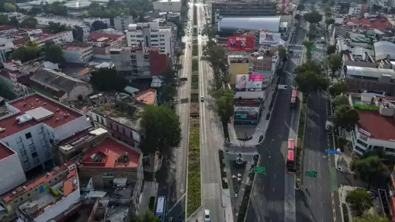En caso de no respetar las restricciones del Hoy No Circula la multa es de mil 737 a dos mil 606 pesos, tanto en la CDMX y el Edomex
En caso de no respetar las restricciones del Hoy No Circula la multa es de mil 737 a dos mil 606 pesos, tanto en la CDMX y el Edomex