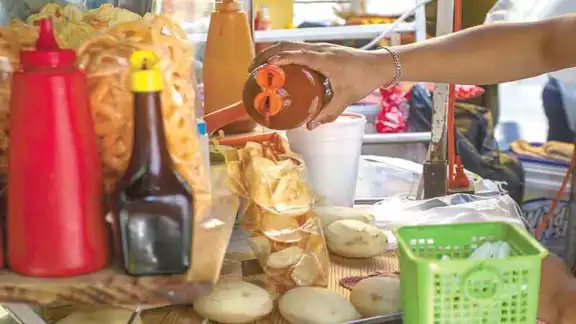 La Cámara Nacional de Comercio en Pequeño exhortó a padres de familia a controlar la alimentación de sus hijos. Foto: Cuartoscuro.