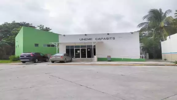 En Campeche existen dos centros especializados para la atención del VIH-SIDA. En Campeche existen dos centros especializados para la atención del VIH-SIDA.