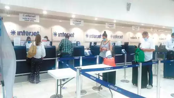 Ayer operaron doce vuelos a la Ciudad de México. Ayer operaron doce vuelos a la Ciudad de México.