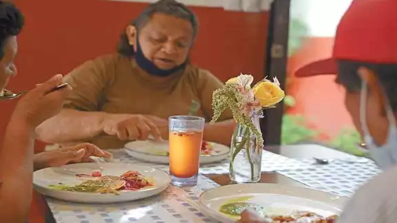 Parte de los insumos son donados por el Banco de Alimentos. Parte de los insumos son donados por el Banco de Alimentos.