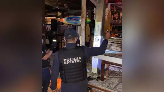 El operativo estuvo escoltado por elementos de la Policía
Quintana Roo y de la FGE. Foto: Por Esto! El operativo estuvo escoltado por elementos de la Policía
Quintana Roo y de la FGE. Foto: Por Esto!