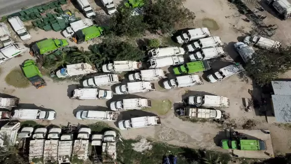 En el encierro de camiones se encuentran al menos 30 unidades descompuestas. En el encierro de camiones se encuentran al menos 30 unidades descompuestas.
