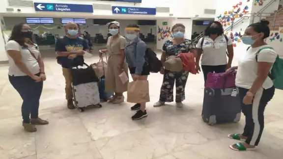 Un total de 109 pasajeros de Interjet quedaron varados en Cozumel este fin de semana por problemas internos de la compañía. Foto; Karina Carrión. Un total de 109 pasajeros de Interjet quedaron varados en Cozumel este fin de semana por problemas internos de la compañía. Foto; Karina Carrión.