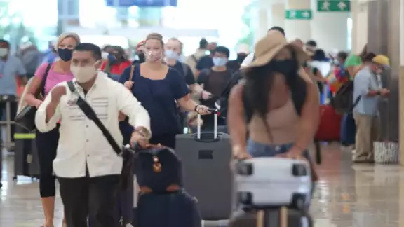 Se observó una gran afluencia de pasajeros en la terminal aérea. Foto: Erick Marfil. Se observó una gran afluencia de pasajeros en la terminal aérea. Foto: Erick Marfil.