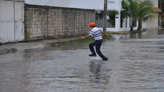 Denuncian que las autoridades no han acudido a realizar la pavimentación de la zona. Fotos: Agustín Ferrer, Denuncian que las autoridades no han acudido a realizar la pavimentación de la zona. Fotos: Agustín Ferrer,
