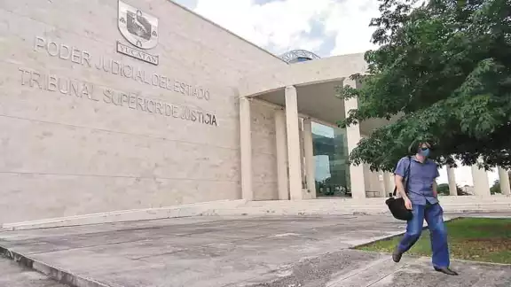 En caso de ser revocada la decisión del juez Rómulo Bonilla, los cuatro policías acusados por la muerte de José Eduardo serían sometidos a nuevo proceso En caso de ser revocada la decisión del juez Rómulo Bonilla, los cuatro policías acusados por la muerte de José Eduardo serían sometidos a nuevo proceso