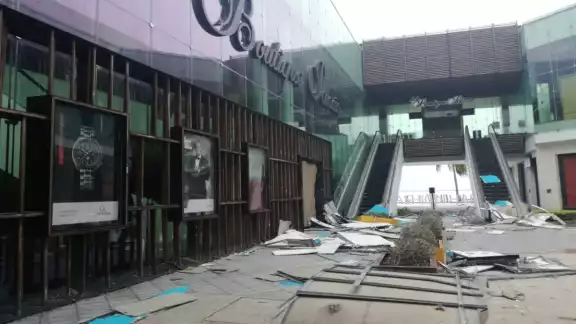El centro comercial también resultó afectado tras el paso del Huracán Delta. Fotos: Víctor Ávalos. El centro comercial también resultó afectado tras el paso del Huracán Delta. Fotos: Víctor Ávalos.