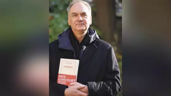 La novela de Hervé Le Tellier aborda el tema de la clonación.