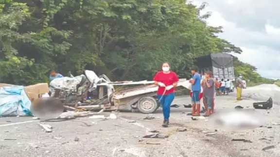 El accidente ocurrió en el kilómetro 59 de la carretera Villahermosa-Escárcega. El accidente ocurrió en el kilómetro 59 de la carretera Villahermosa-Escárcega.